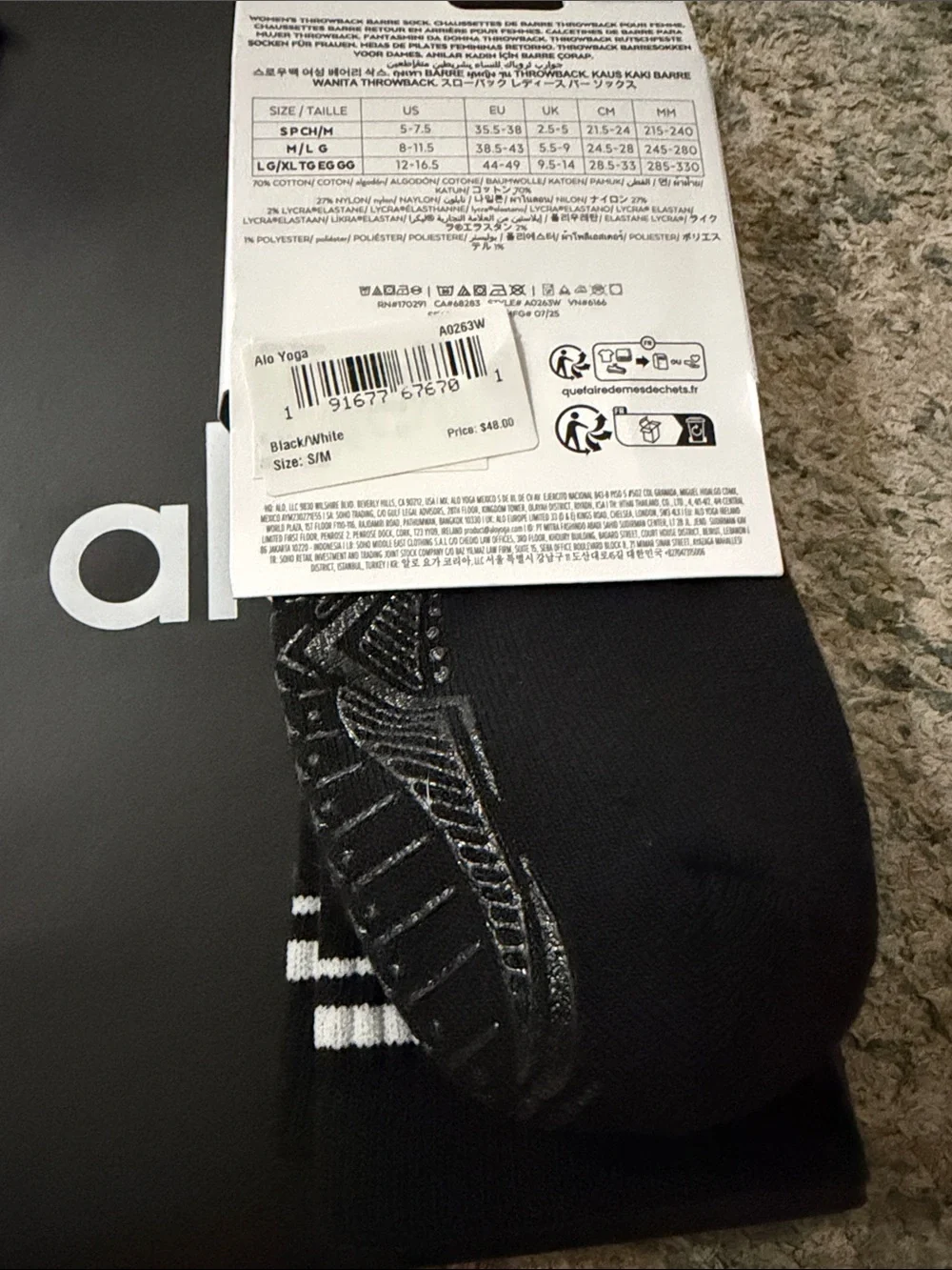 alo Women's Throwback Barre Sock - Black & White grip socks new with tags NWT S